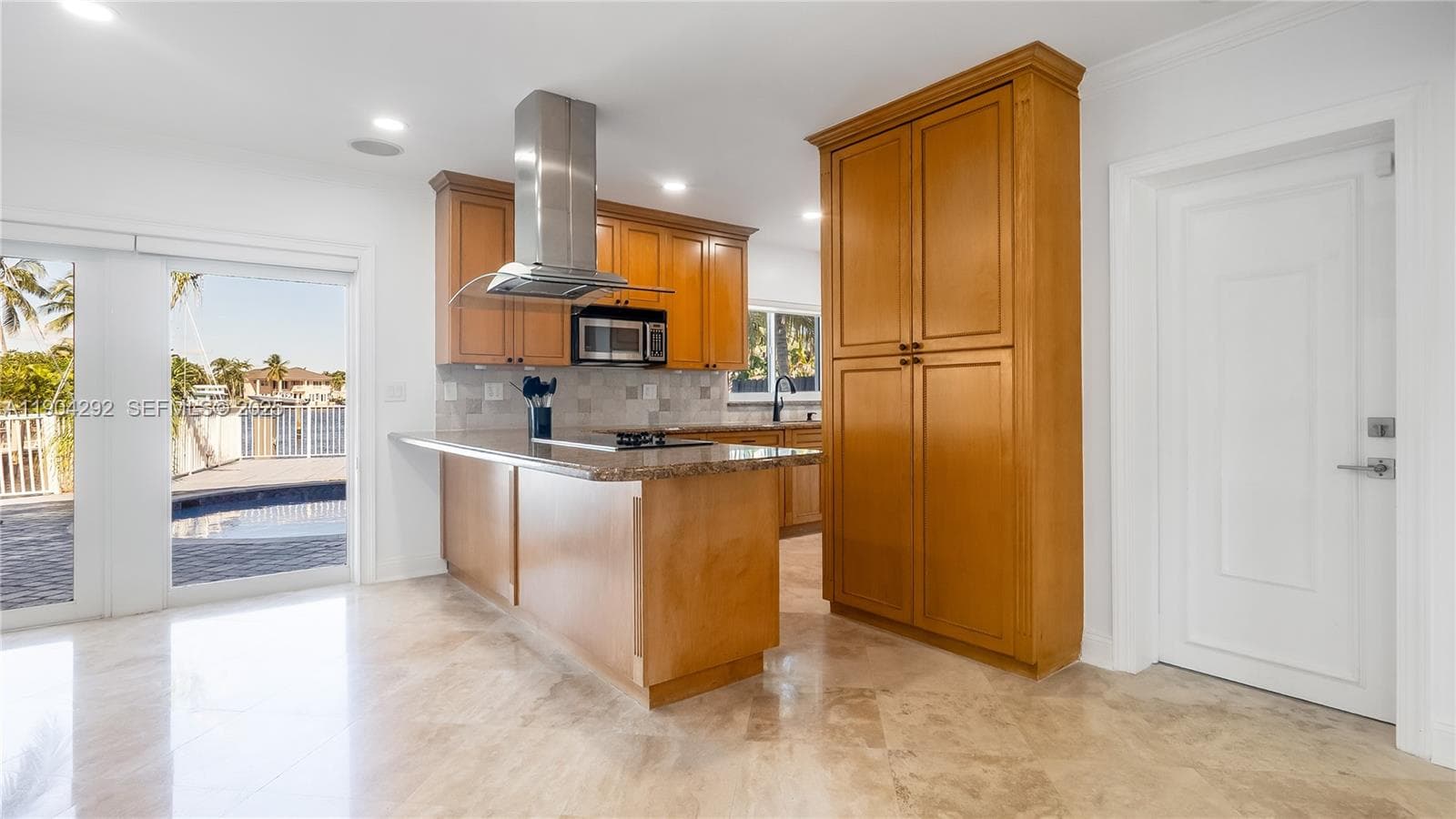 2445 8 St photo 16