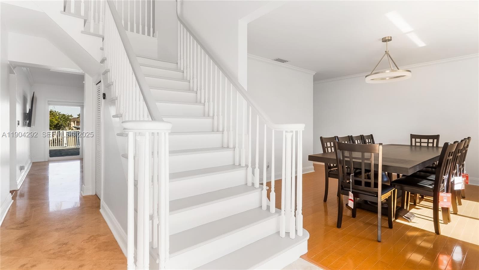 2445 8 St photo 10