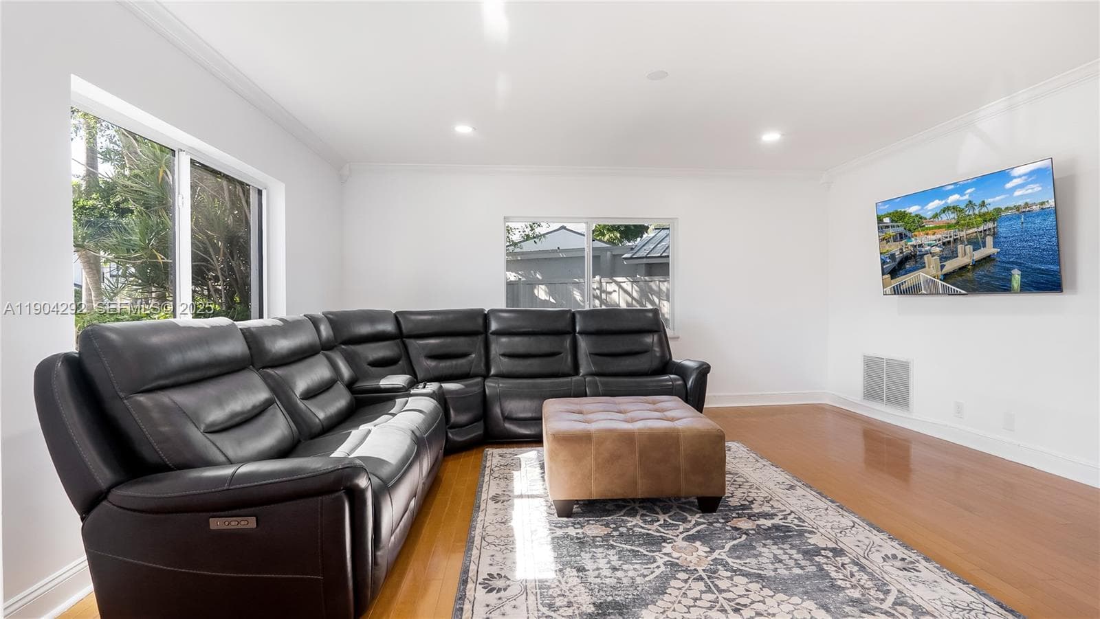 2445 8 St photo 11