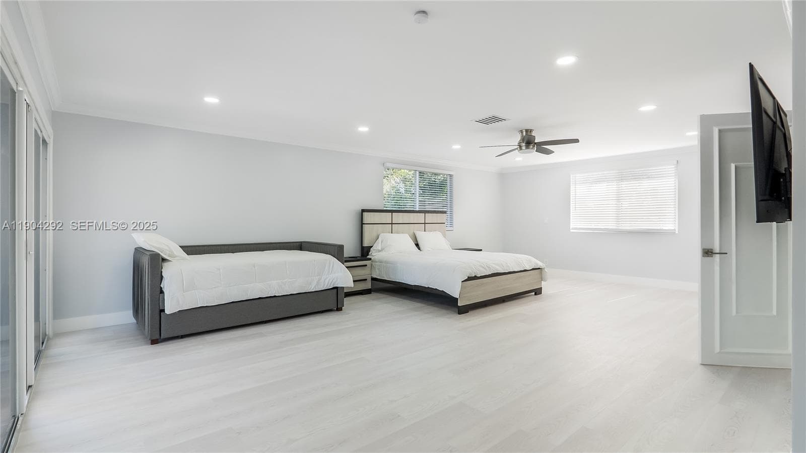 2445 8 St photo 19