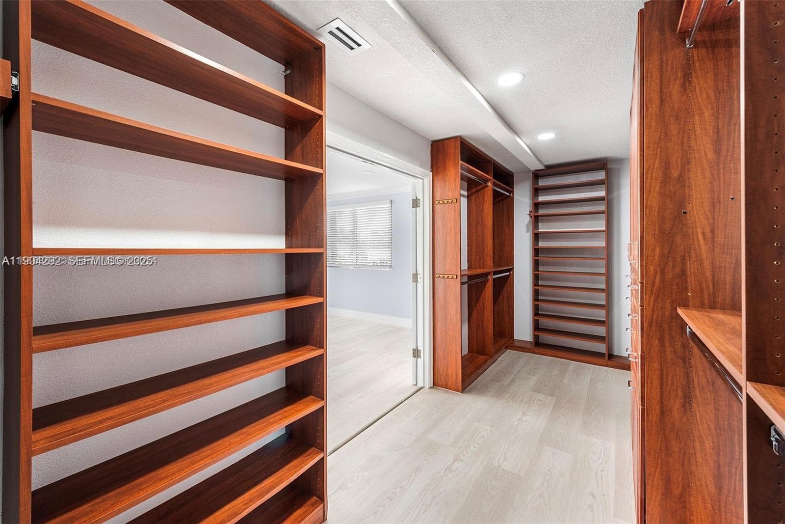 2445 8 St photo 21