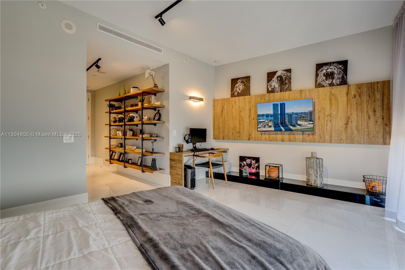 18555 Collins Ave 2403 photo 17