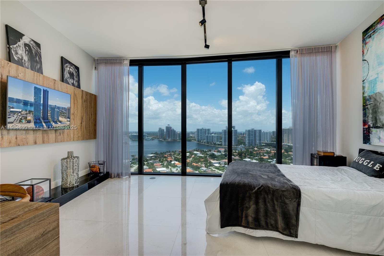 18555 Collins Ave 2403 photo 16