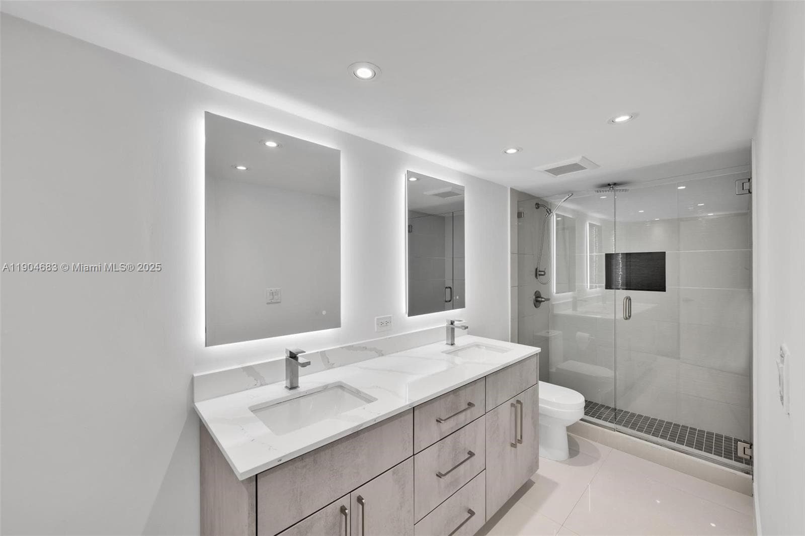 3140 Ocean Dr 1011 photo 22