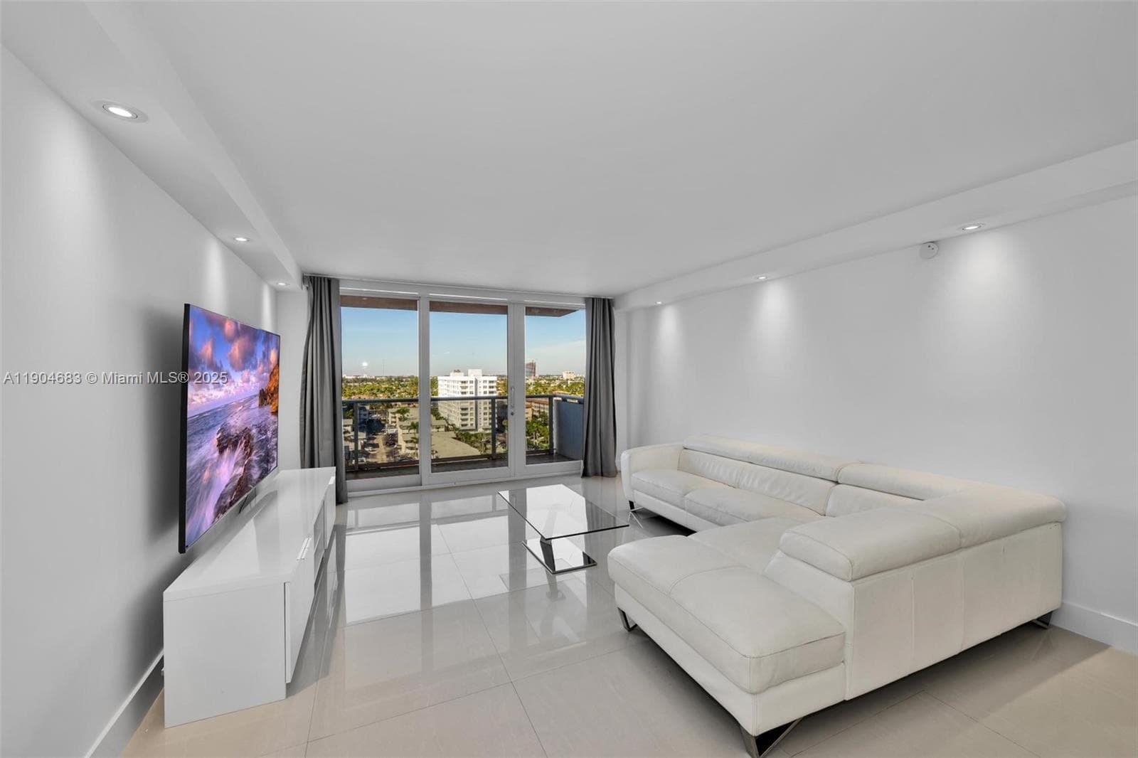 3140 Ocean Dr 4