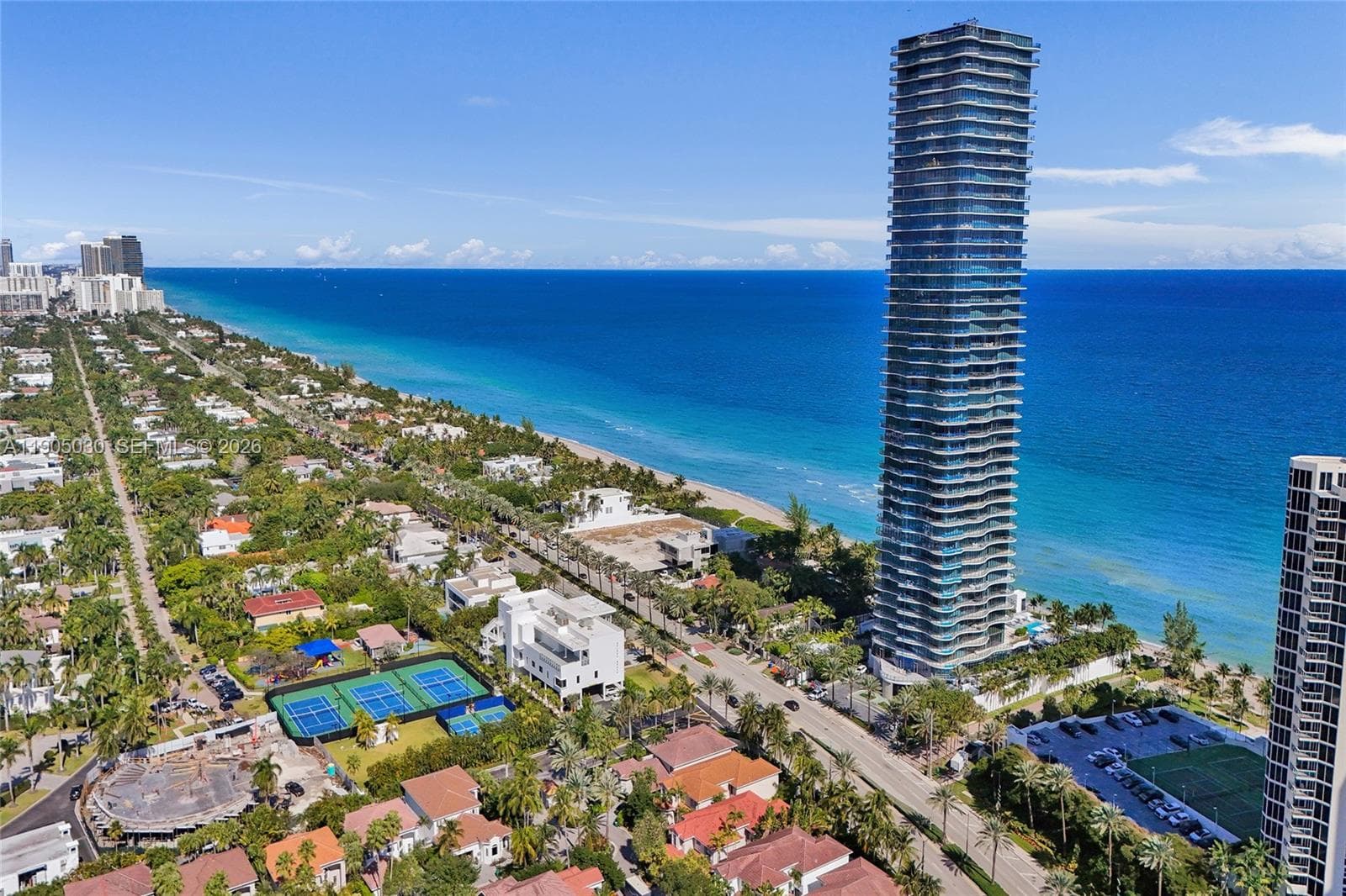 19575 Collins Ave 1
