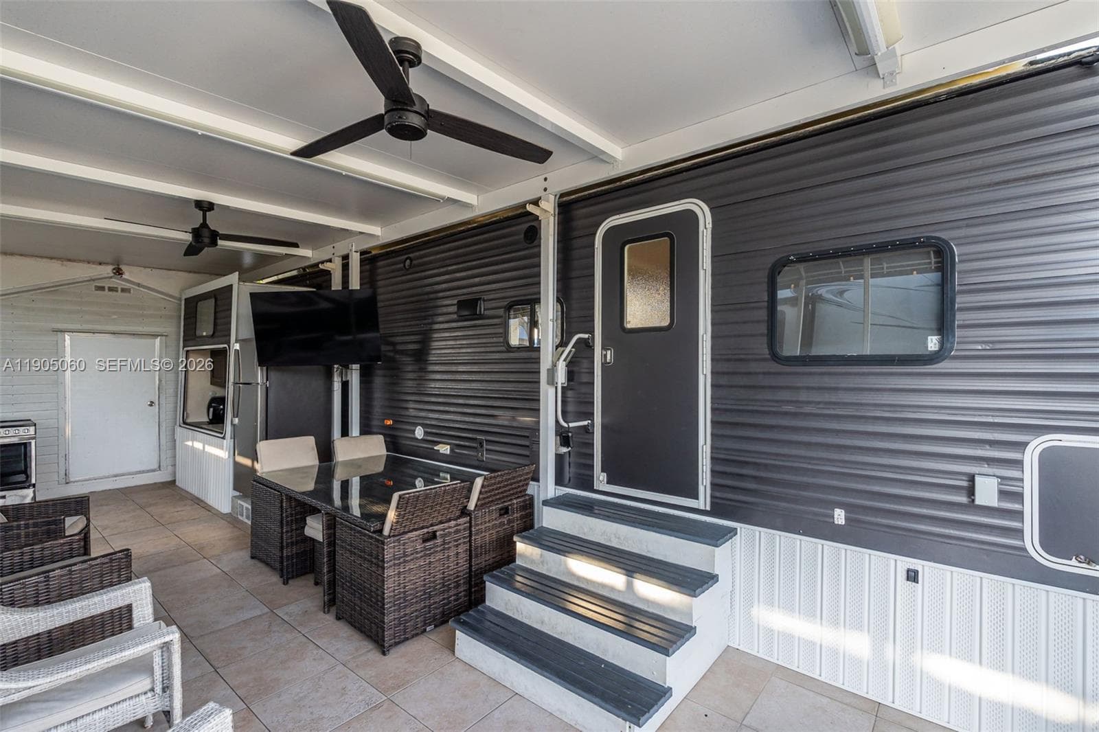 325 Calusa St 44 2