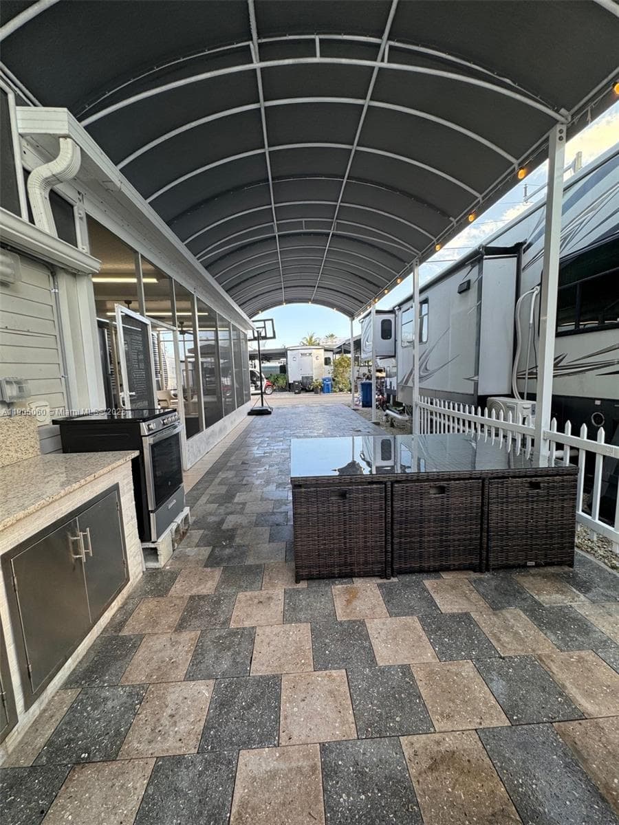 325 Calusa St 44 5