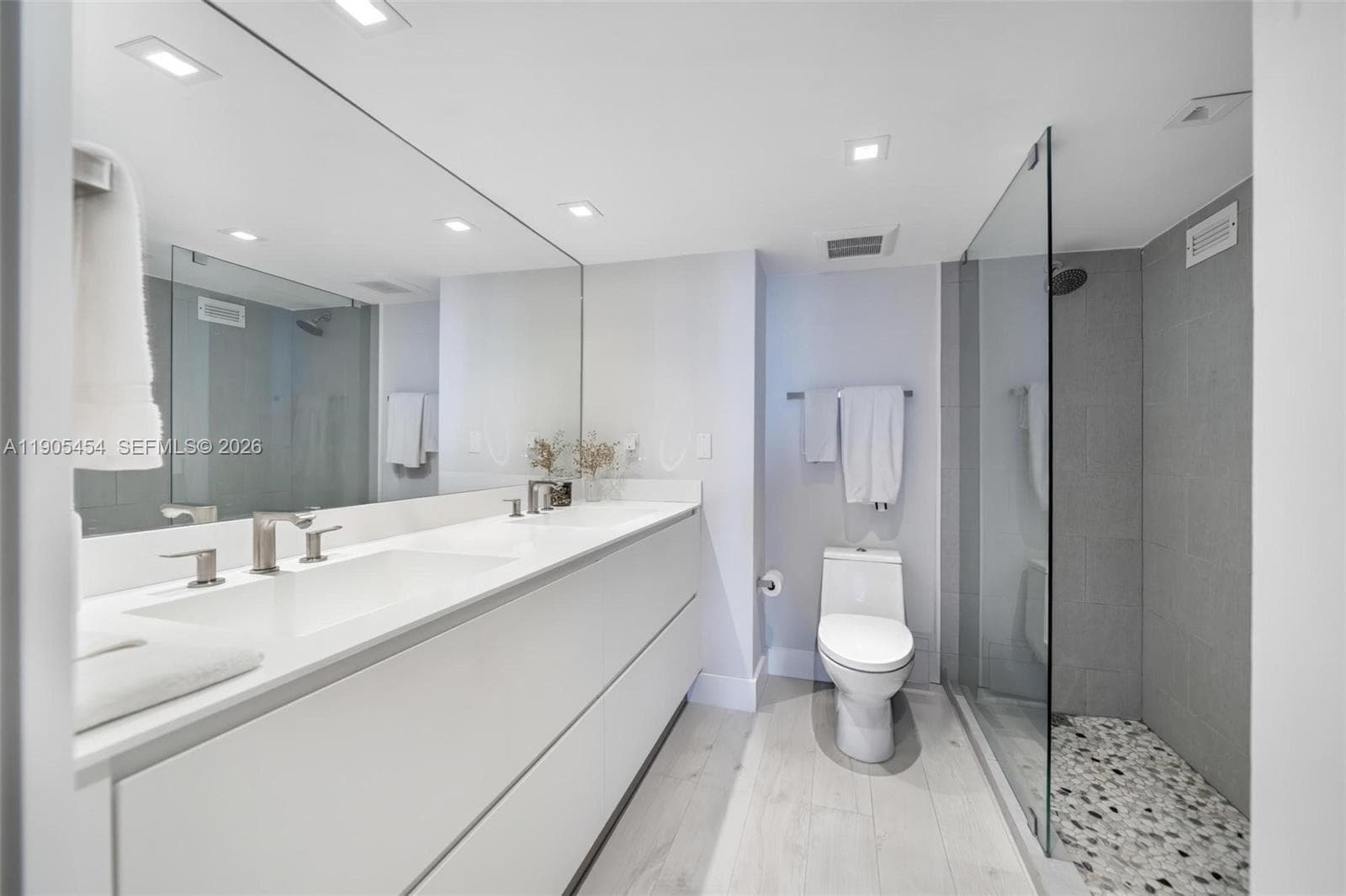 2301 Collins Ave 1414/1415 photo 11