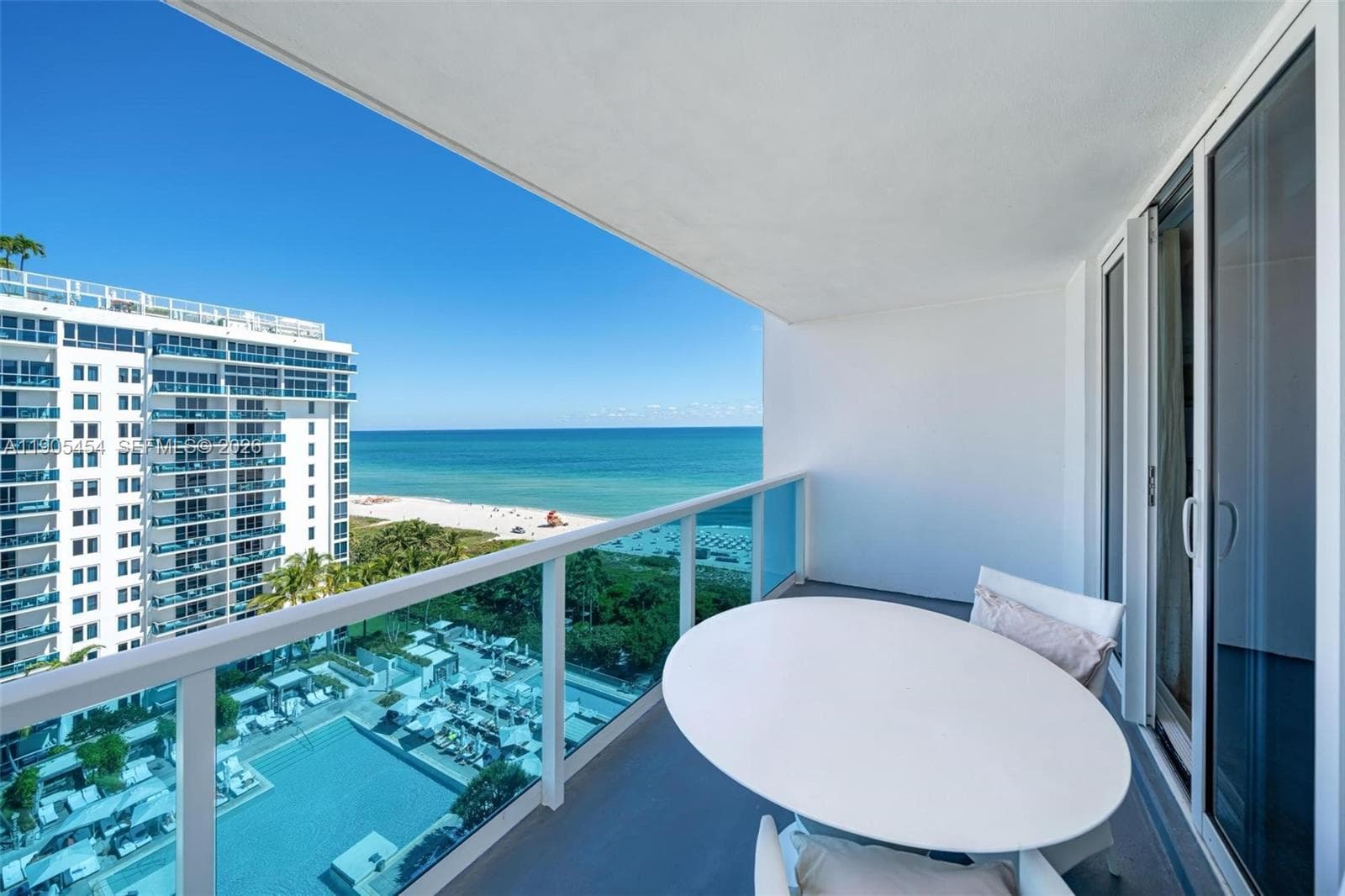2301 Collins Ave 4