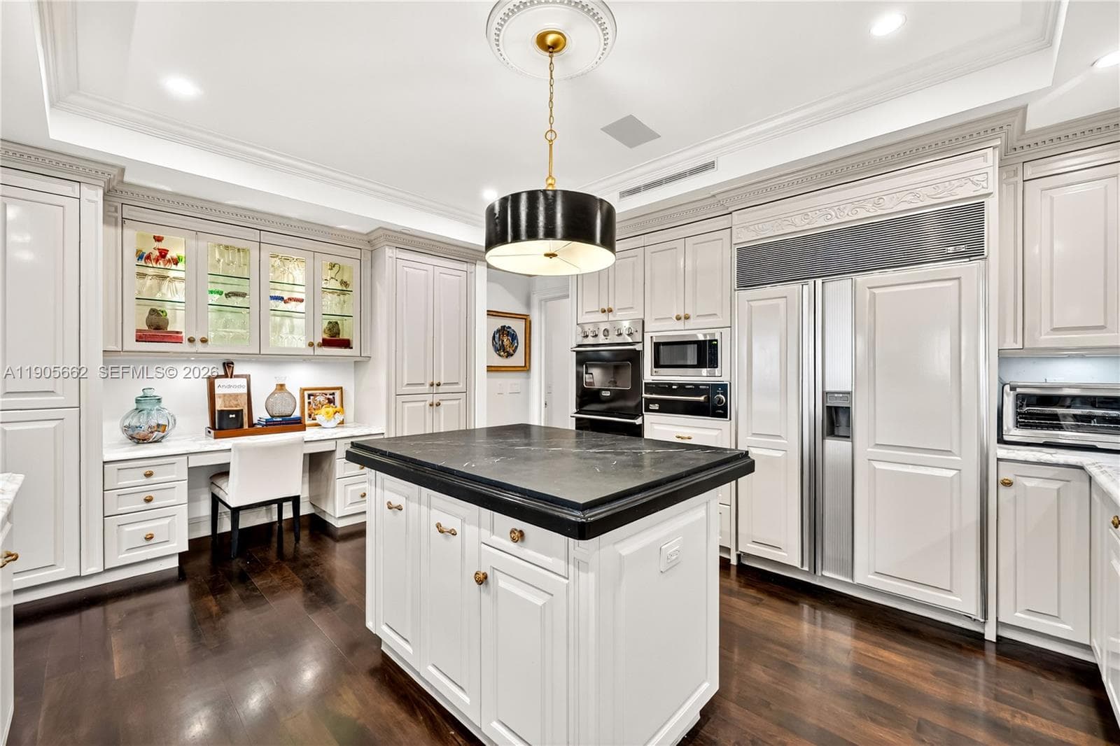 60 Edgewater Dr 4