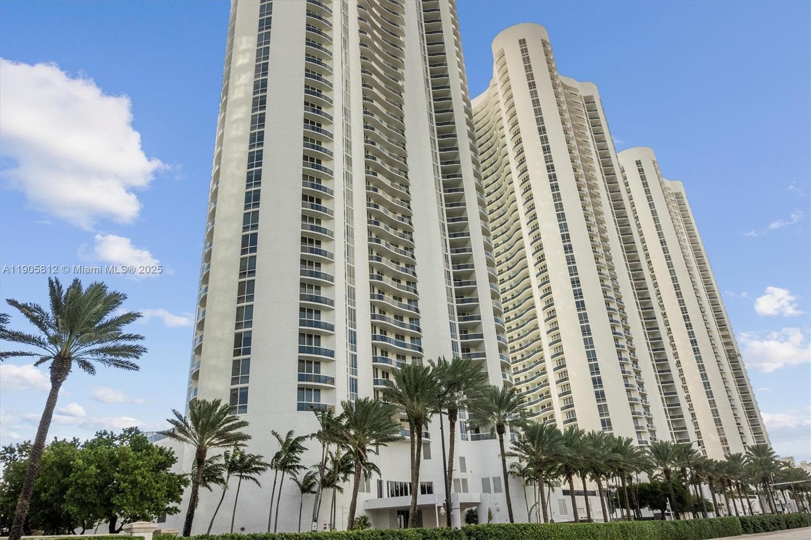 15811 Collins Ave 3405 photo 3