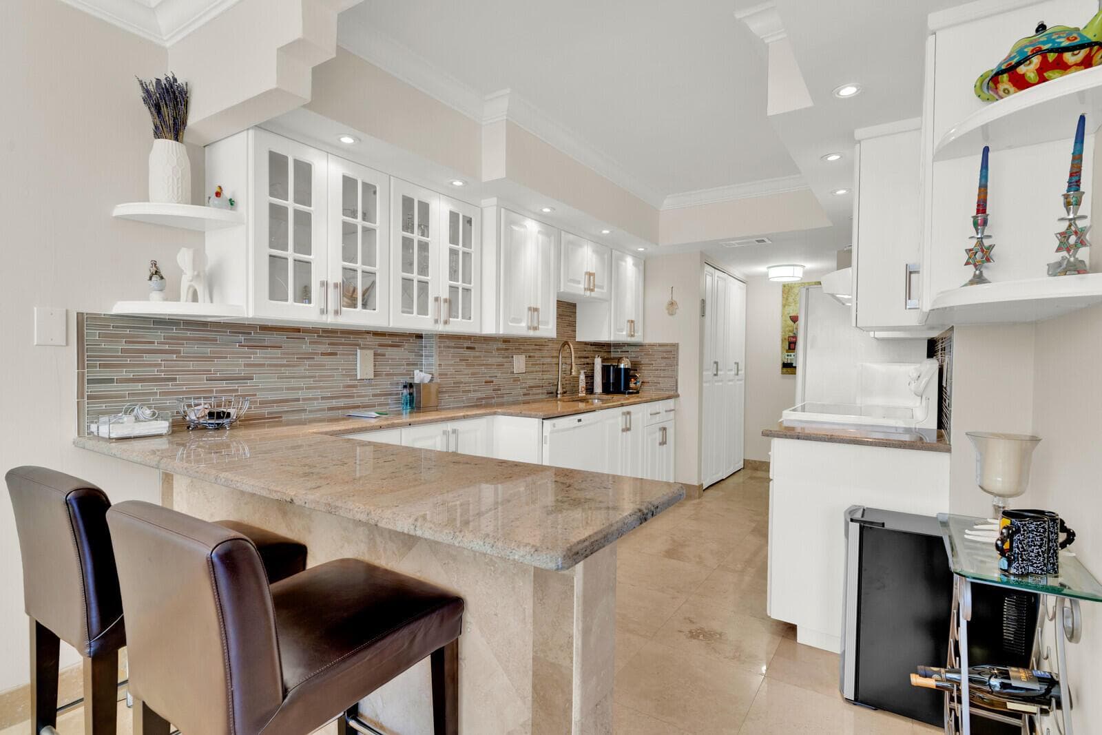 799 Jeffery Street 4070 photo 9