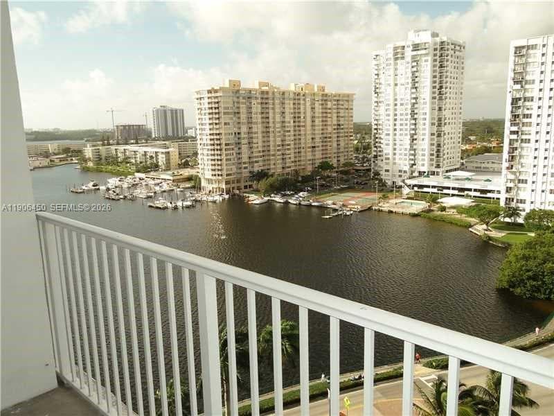 2801 NE 183rd St 1411W photo 1