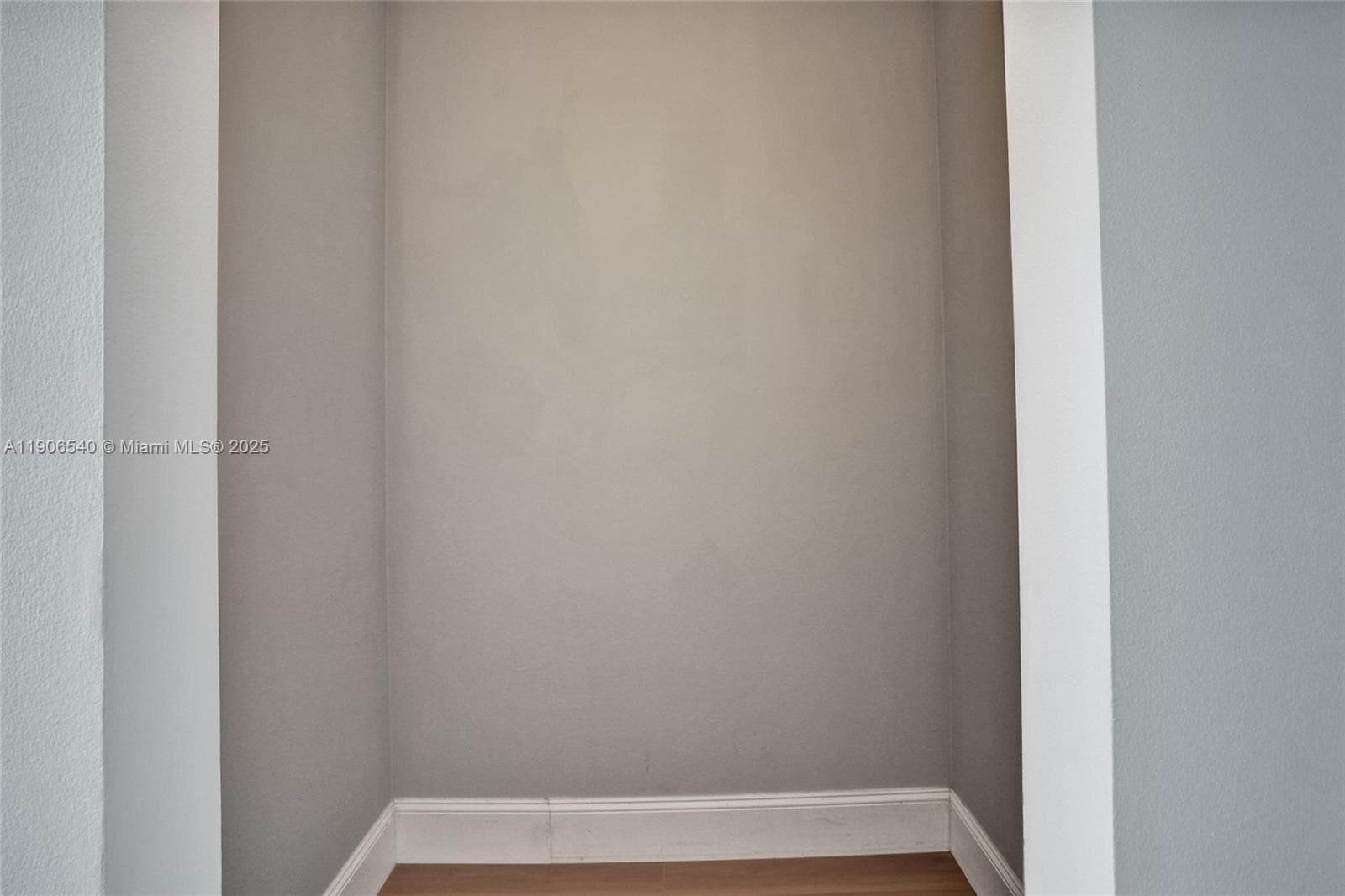 7601 E Treasure Dr PH102 photo 23