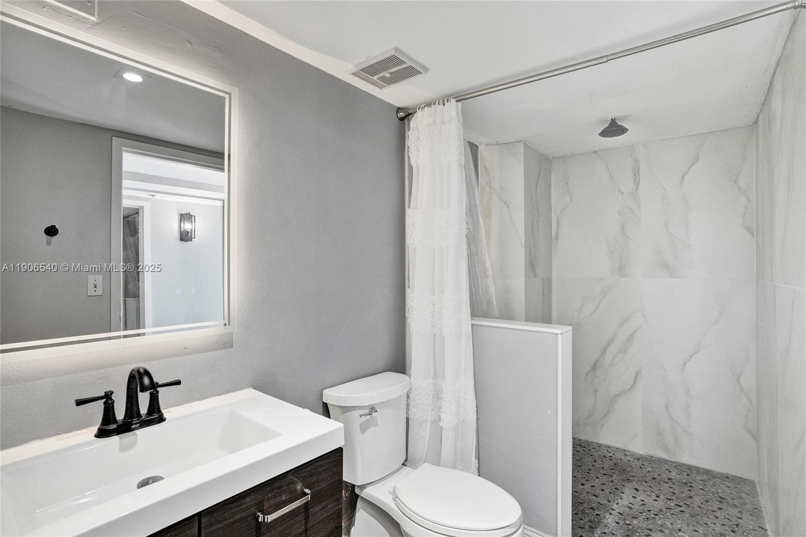 7601 E Treasure Dr PH102 photo 4