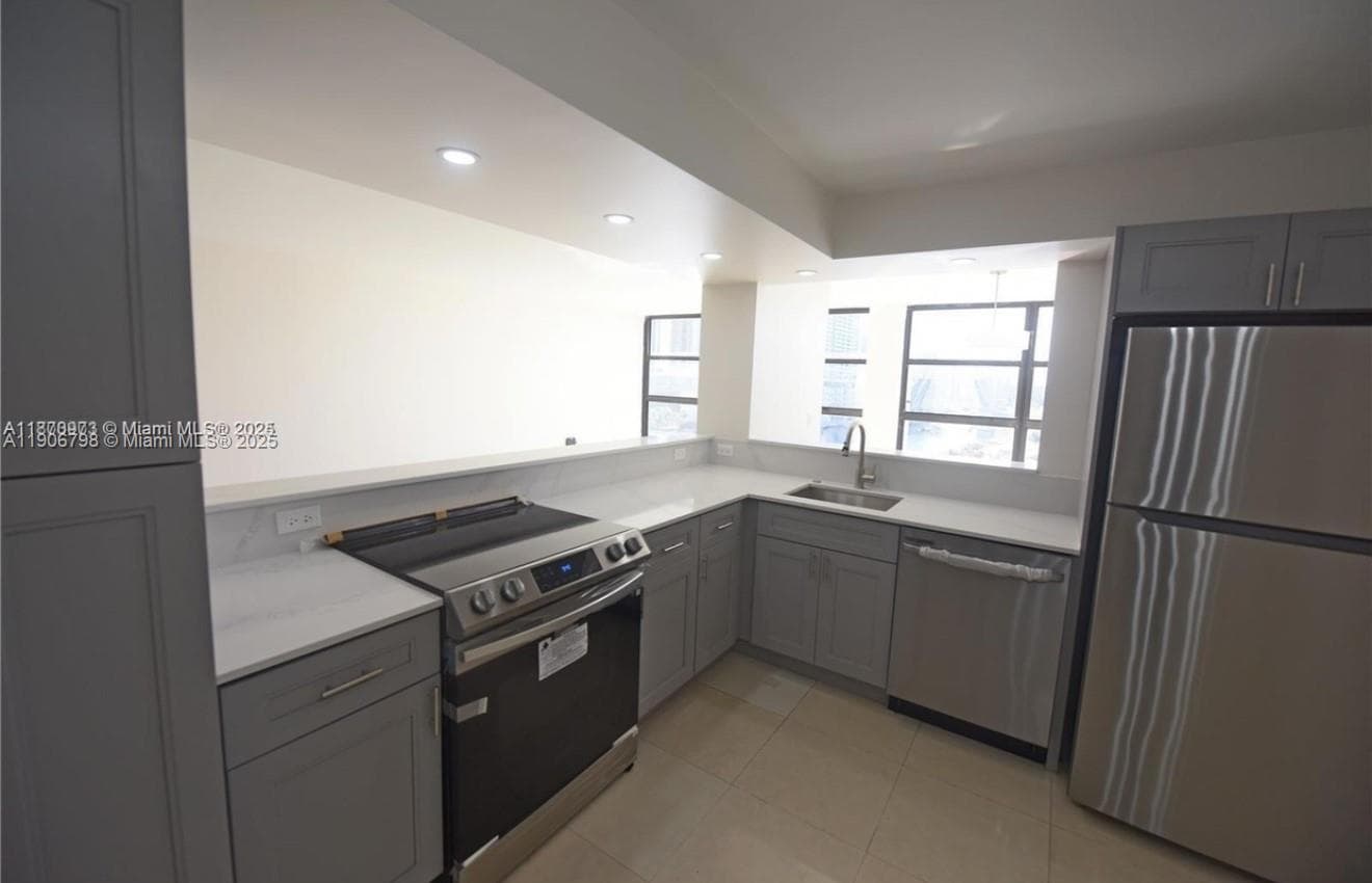 200 Leslie Dr 1124 photo 6