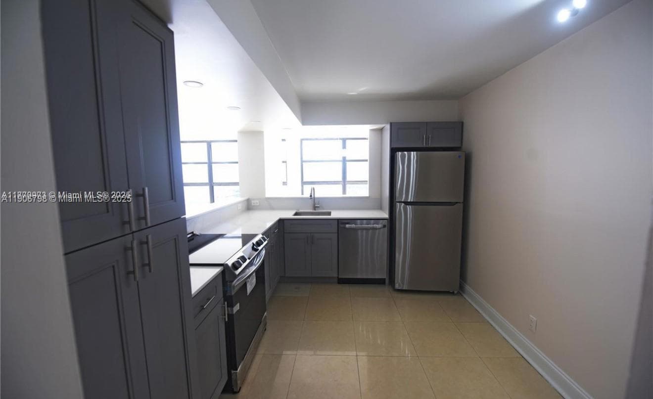 200 Leslie Dr 1124 photo 7