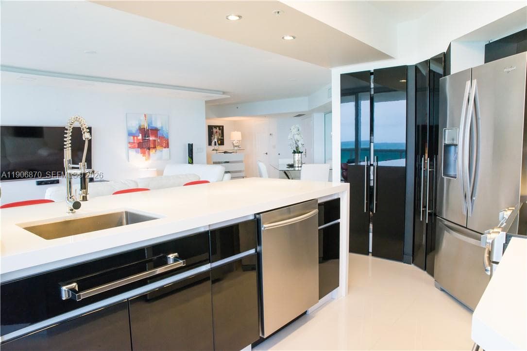 6301 Collins Ave 1402 photo 10