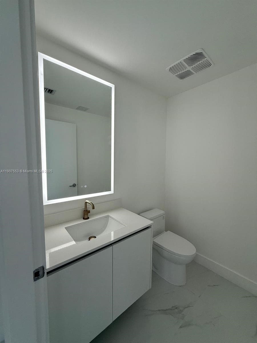700 24 ST 3701 photo 22