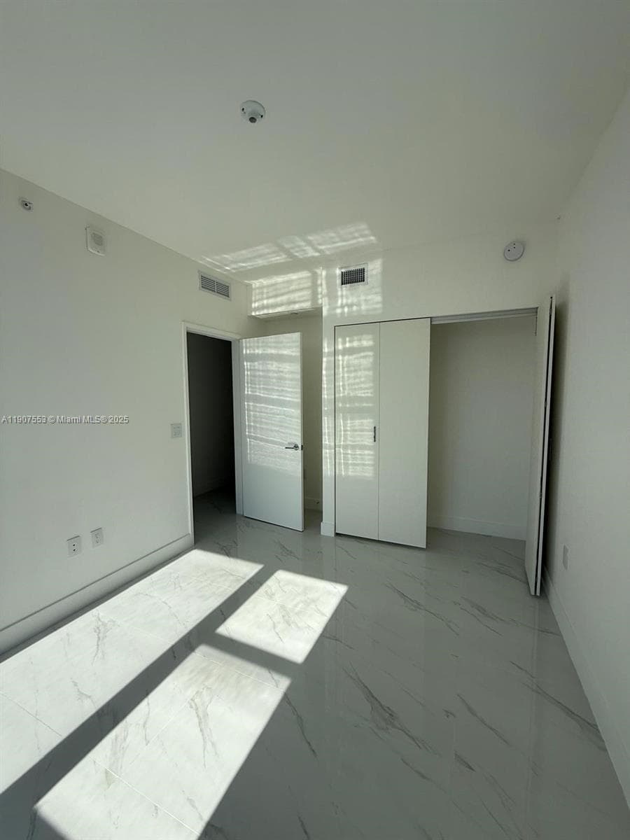 700 24 ST 3701 photo 25