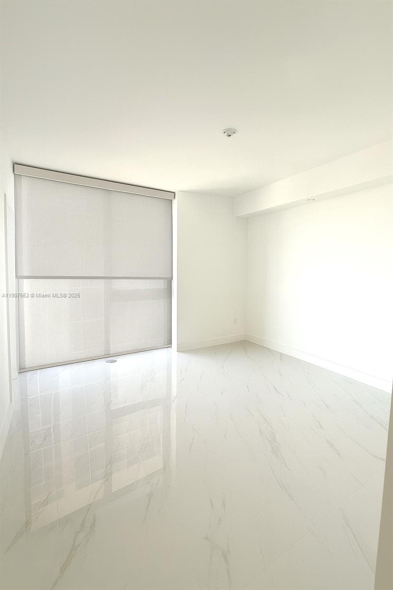 700 24 ST 3701 photo 21