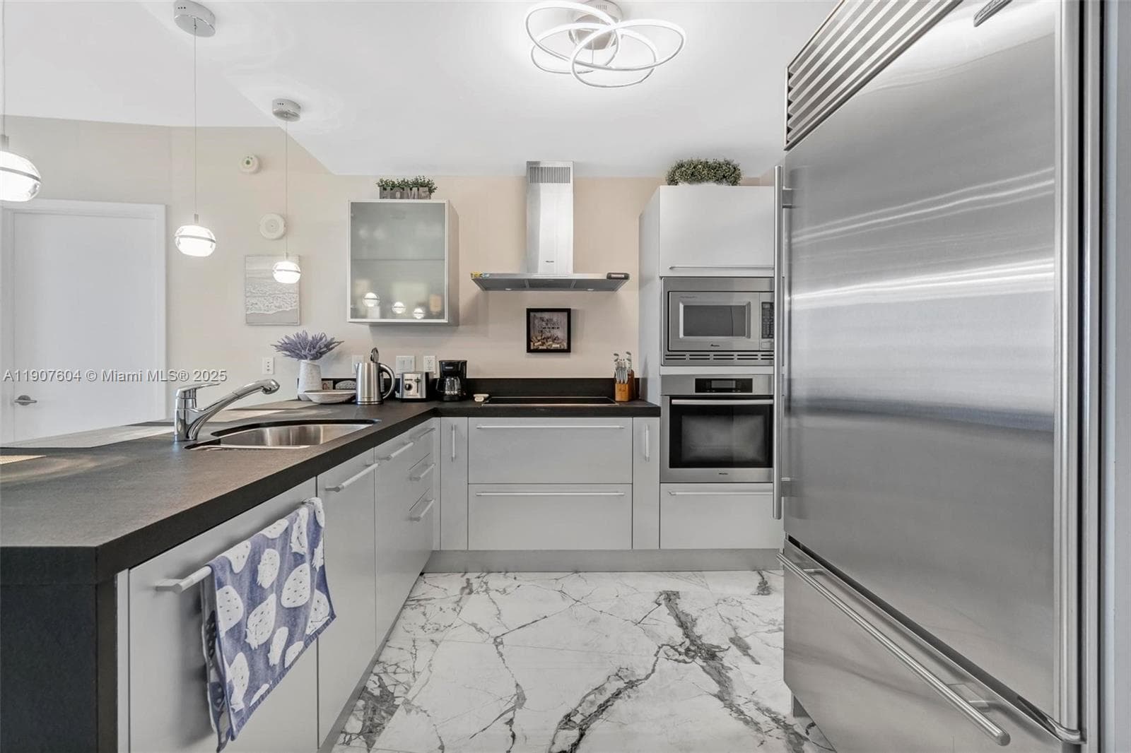 18201 Collins Ave 1408 photo 3