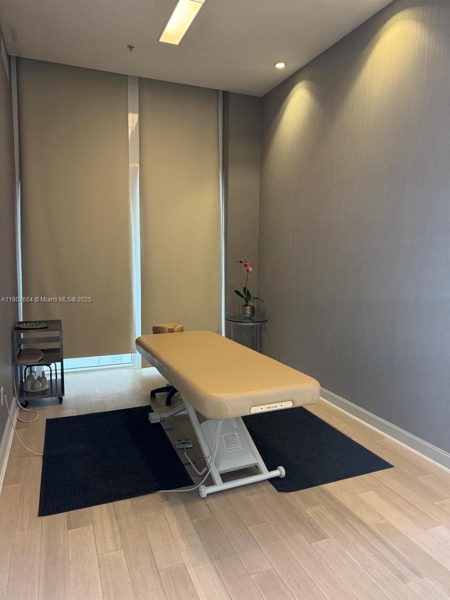 18201 Collins Ave 1408 photo 24