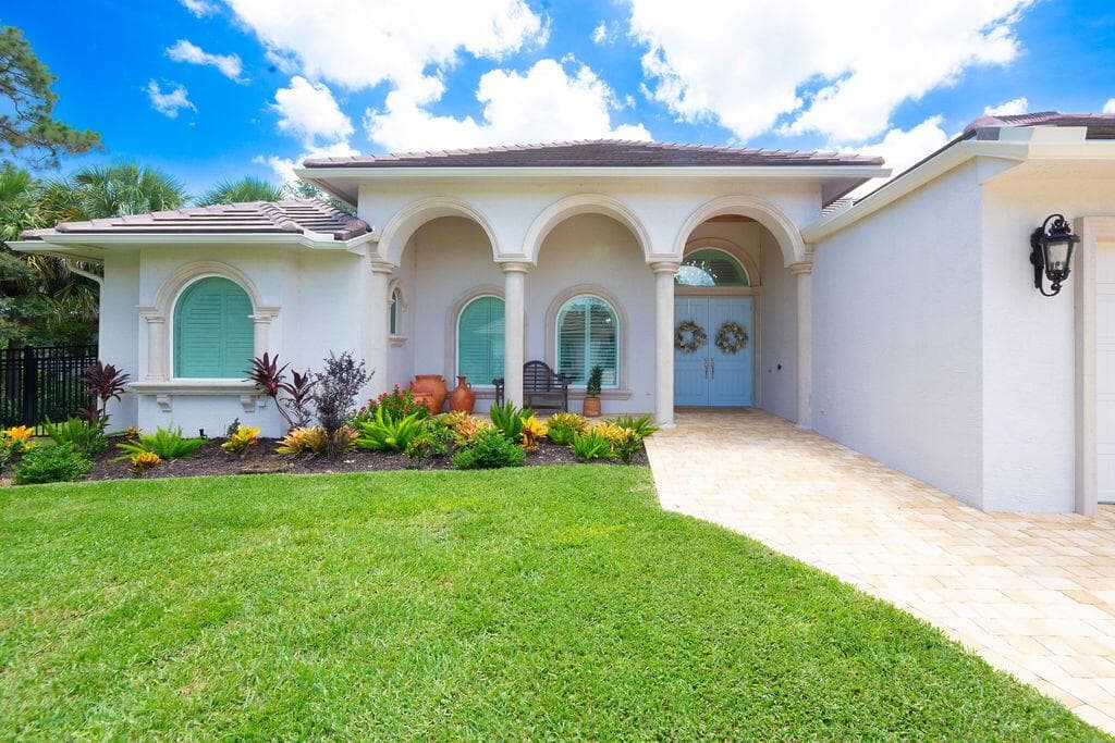 2821 SE North Lookout Boulevard 3
