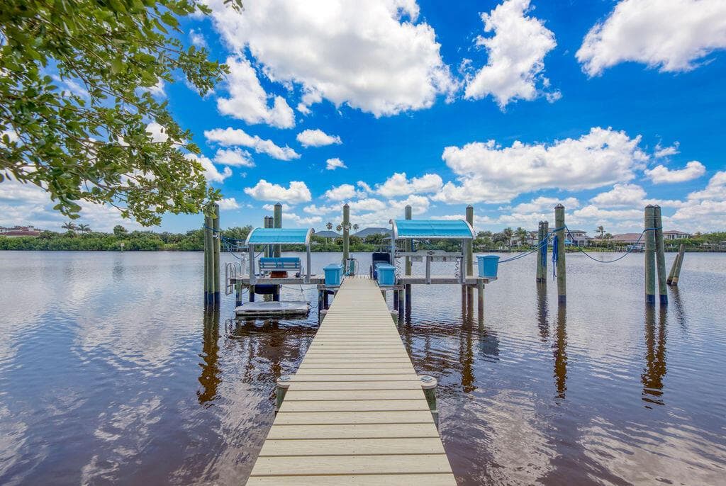 2821 SE North Lookout Boulevard 4