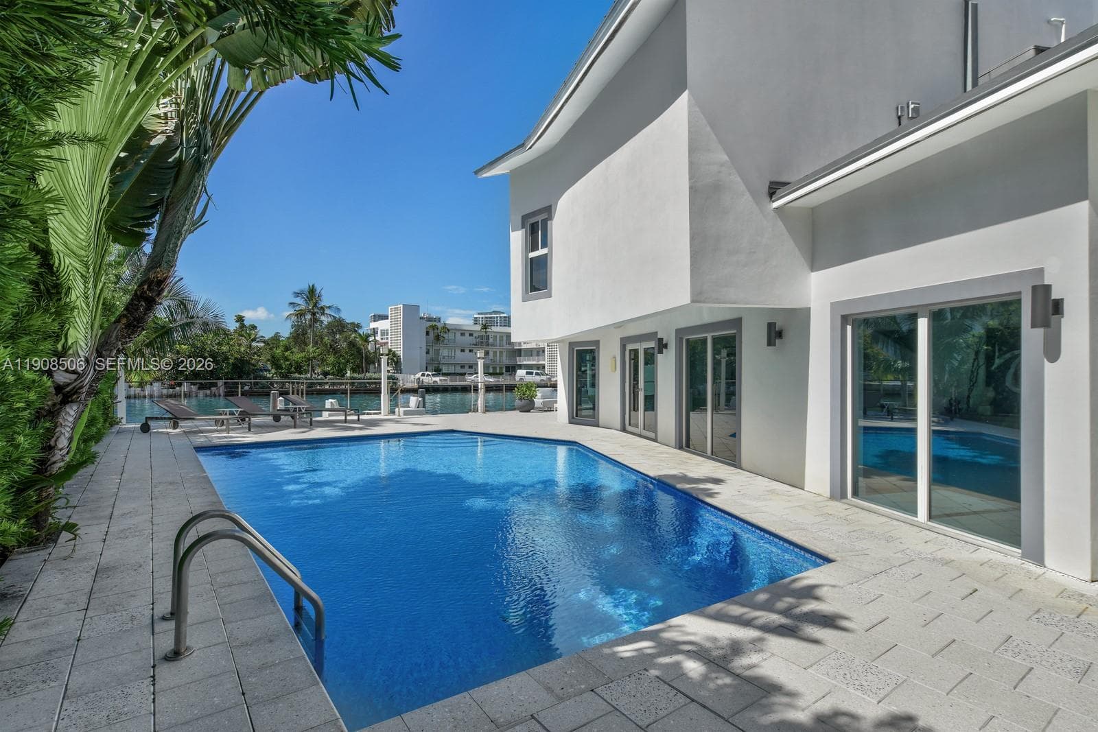 1040 Shore Dr 2