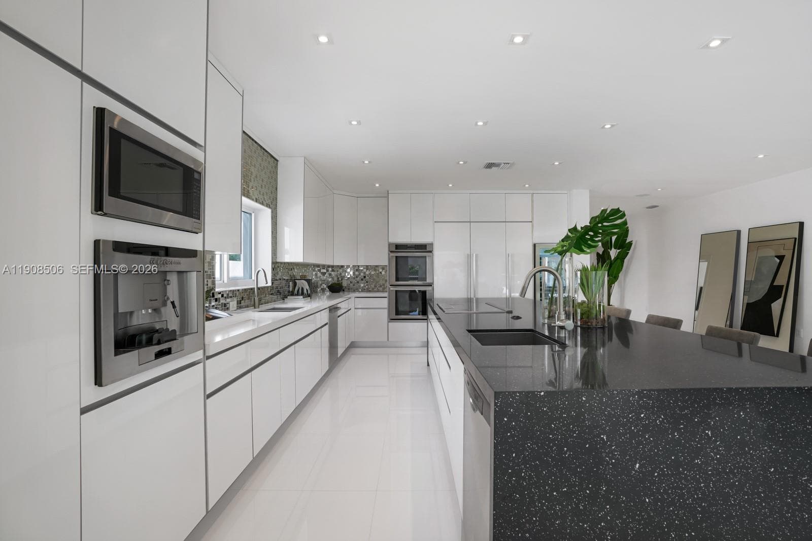 1040 Shore Dr photo 17