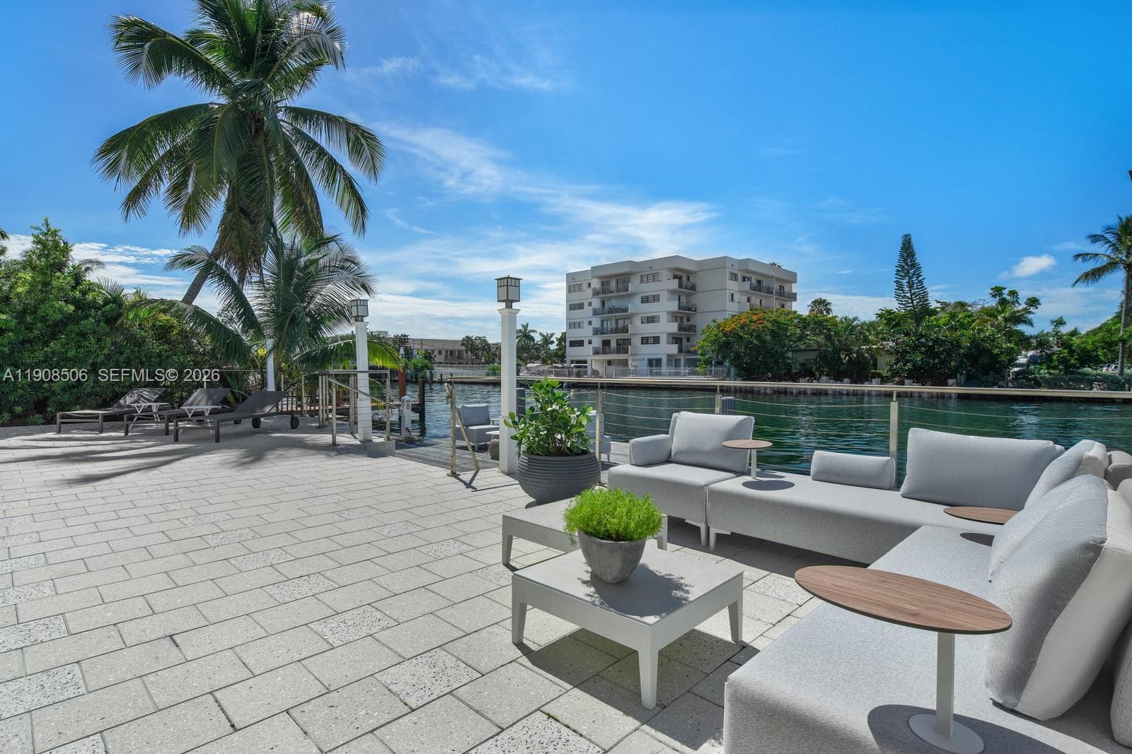1040 Shore Dr 3