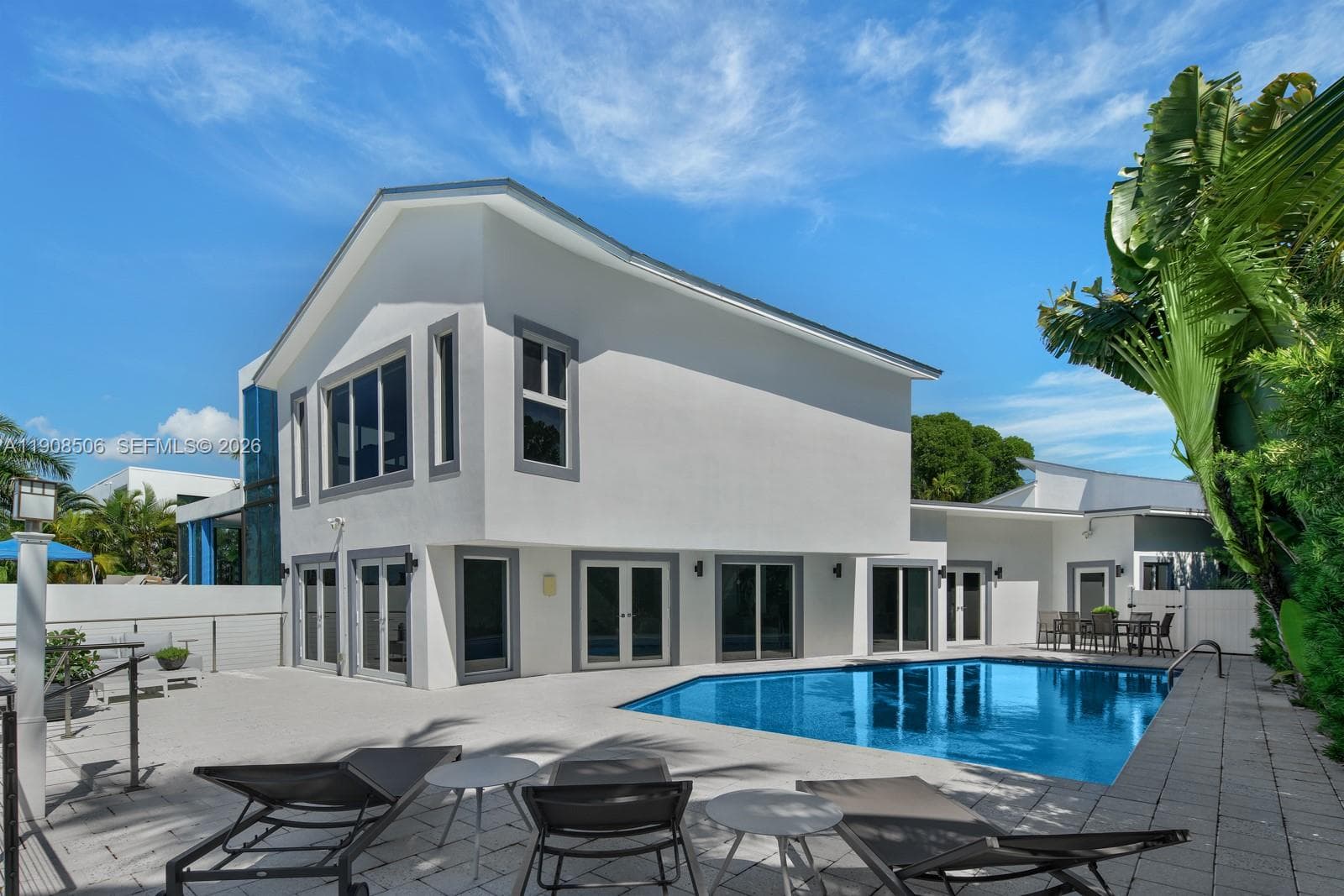 1040 Shore Dr 1