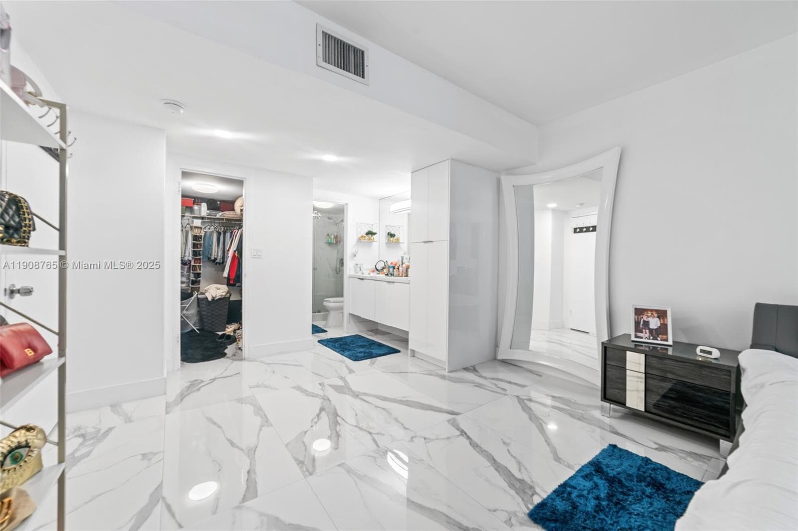 3725 Ocean Dr 716 photo 11