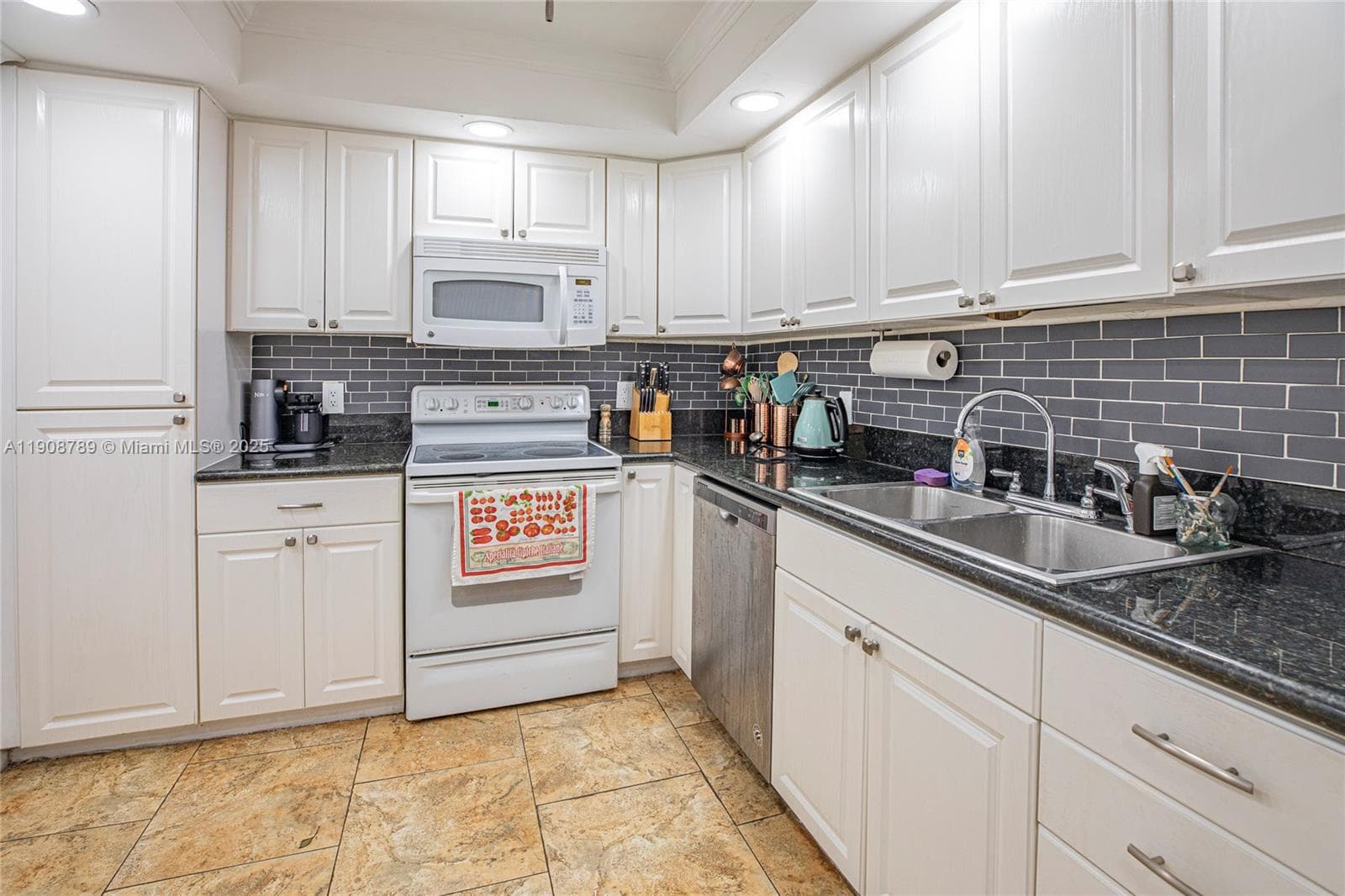 437 Golden Isles Dr 9B-C photo 3