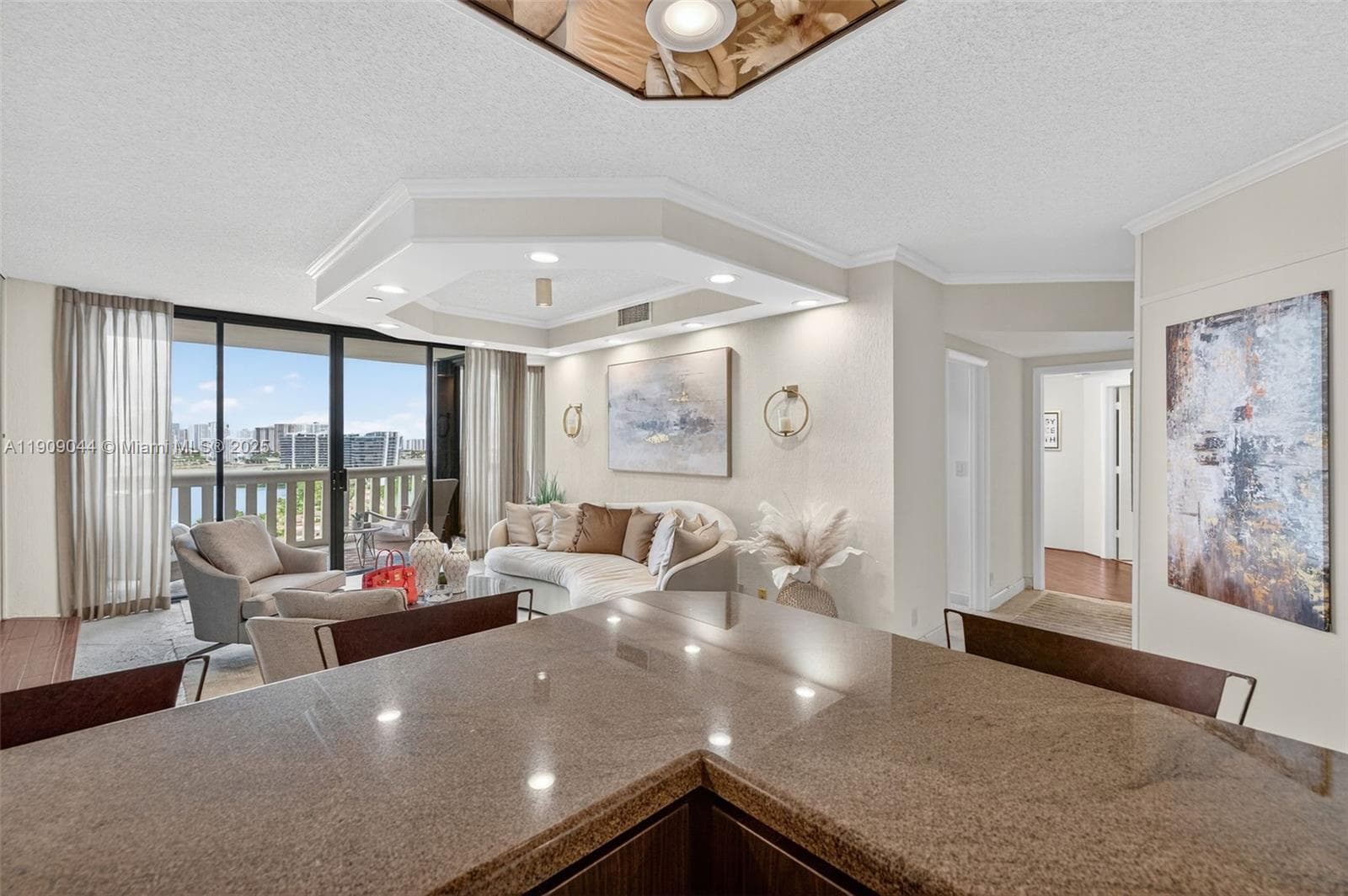 3000 Island Blvd 1904 photo 16