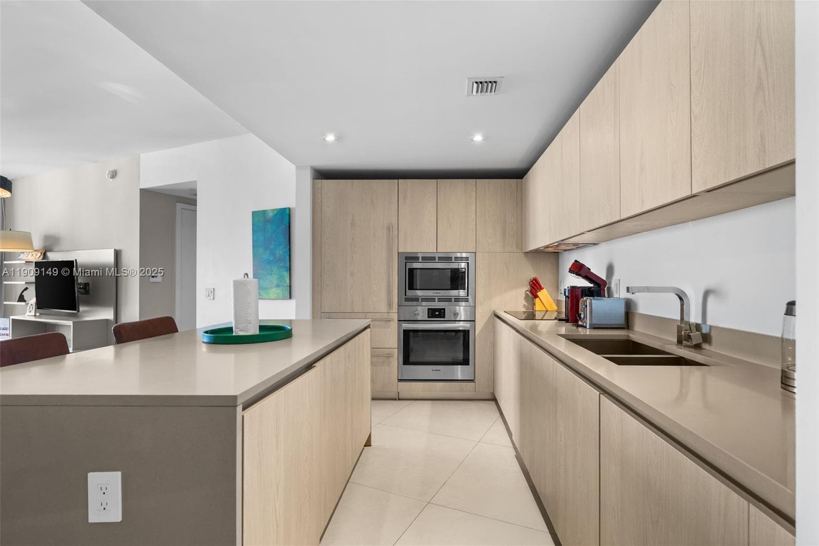 4111 Ocean Dr 4