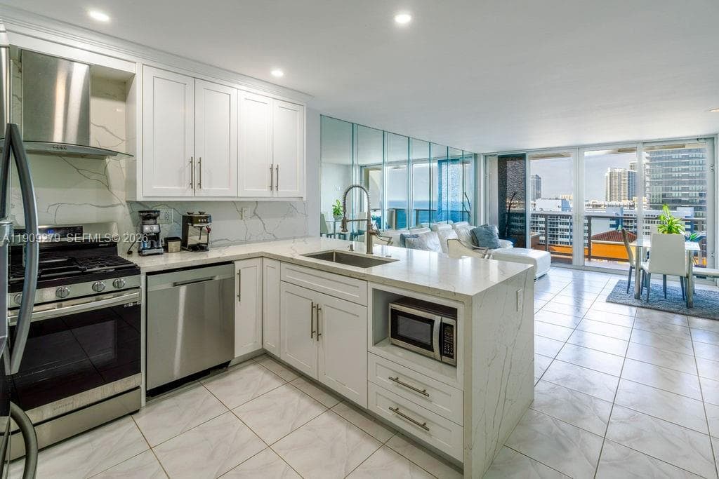 3140 Ocean Dr PH7 photo 11