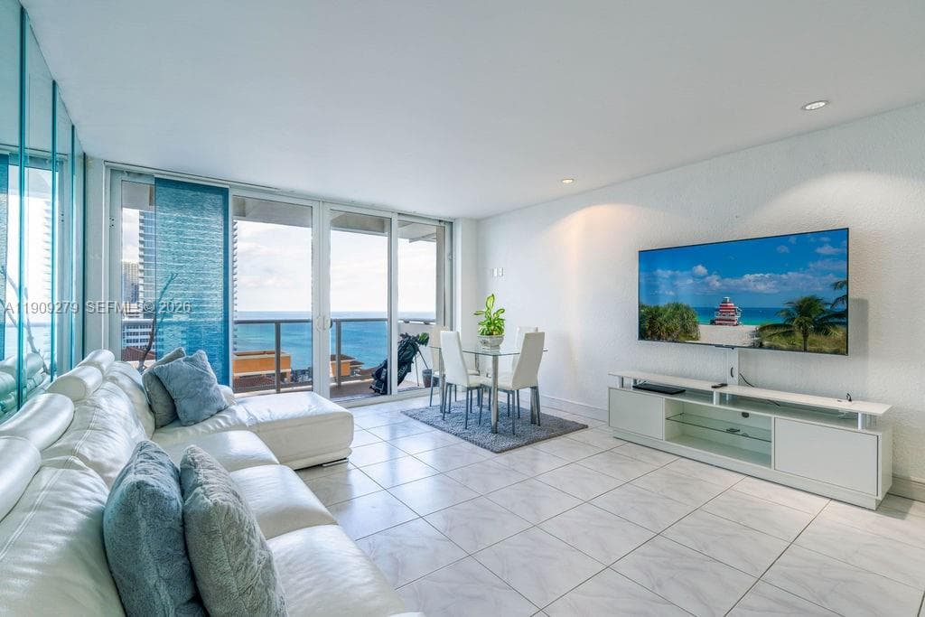 3140 Ocean Dr 4
