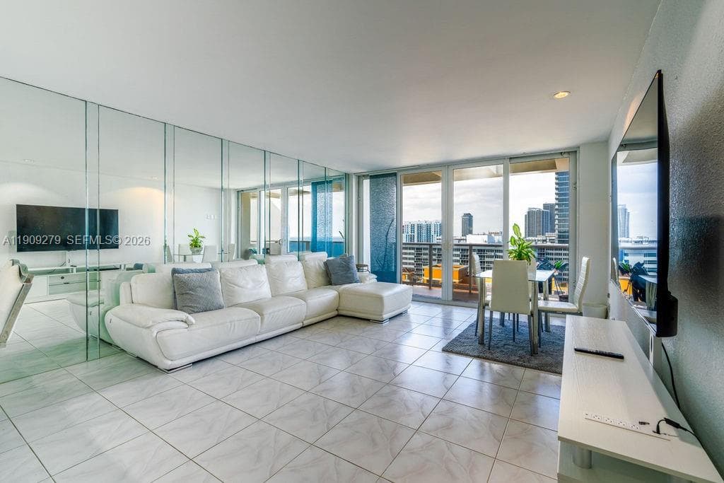 3140 Ocean Dr PH7 photo 8