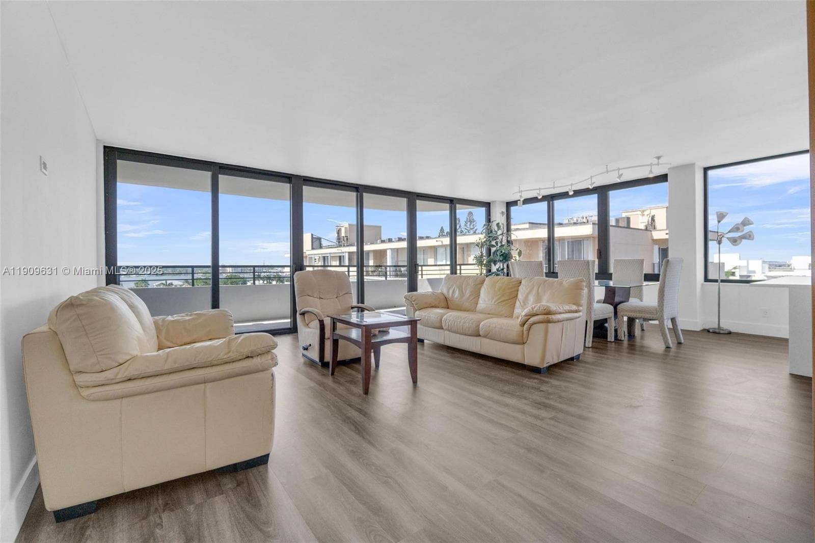 3589 Ocean Blvd 2