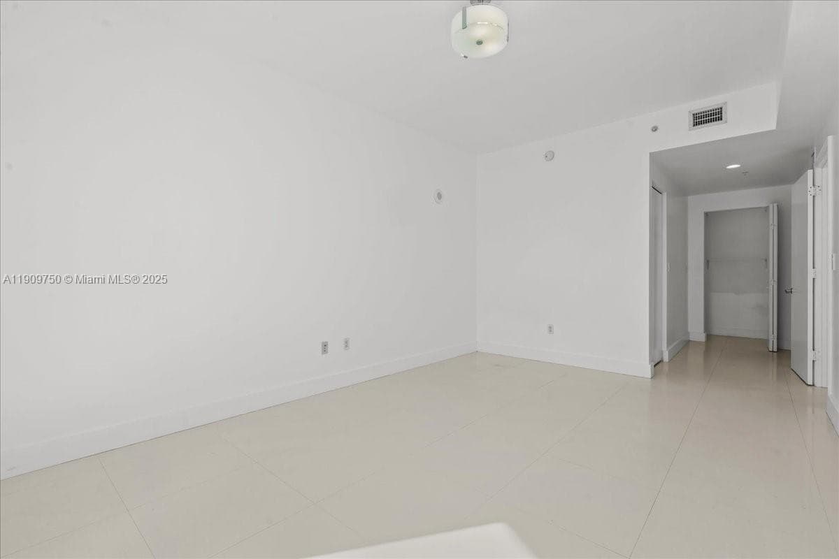 3030 NE 188 Street 604 photo 9