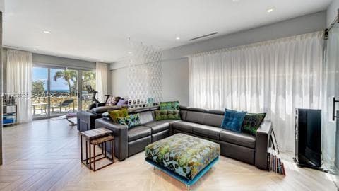 3180 Ocean Dr 4
