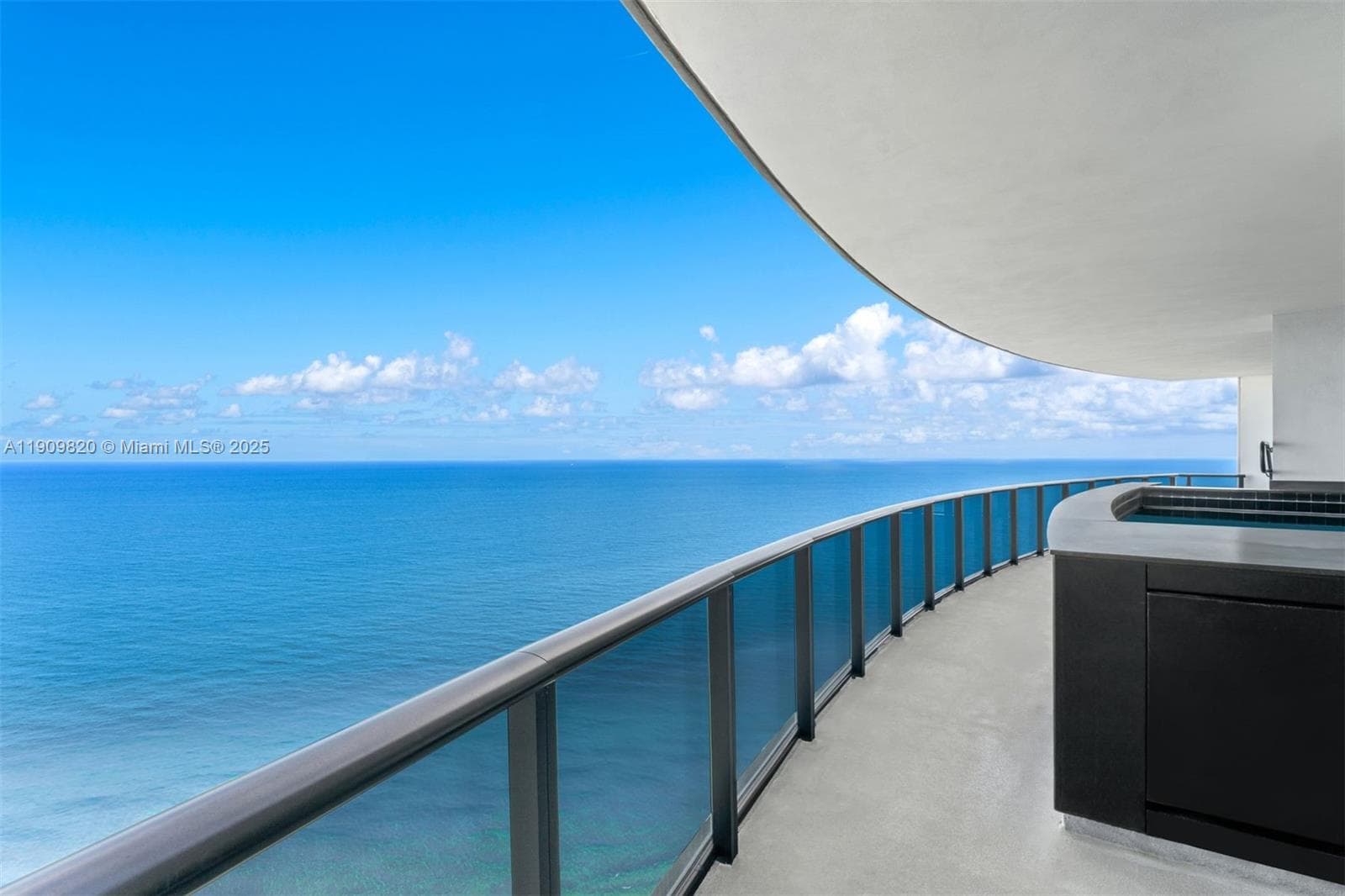 18555 Collins Ave 1