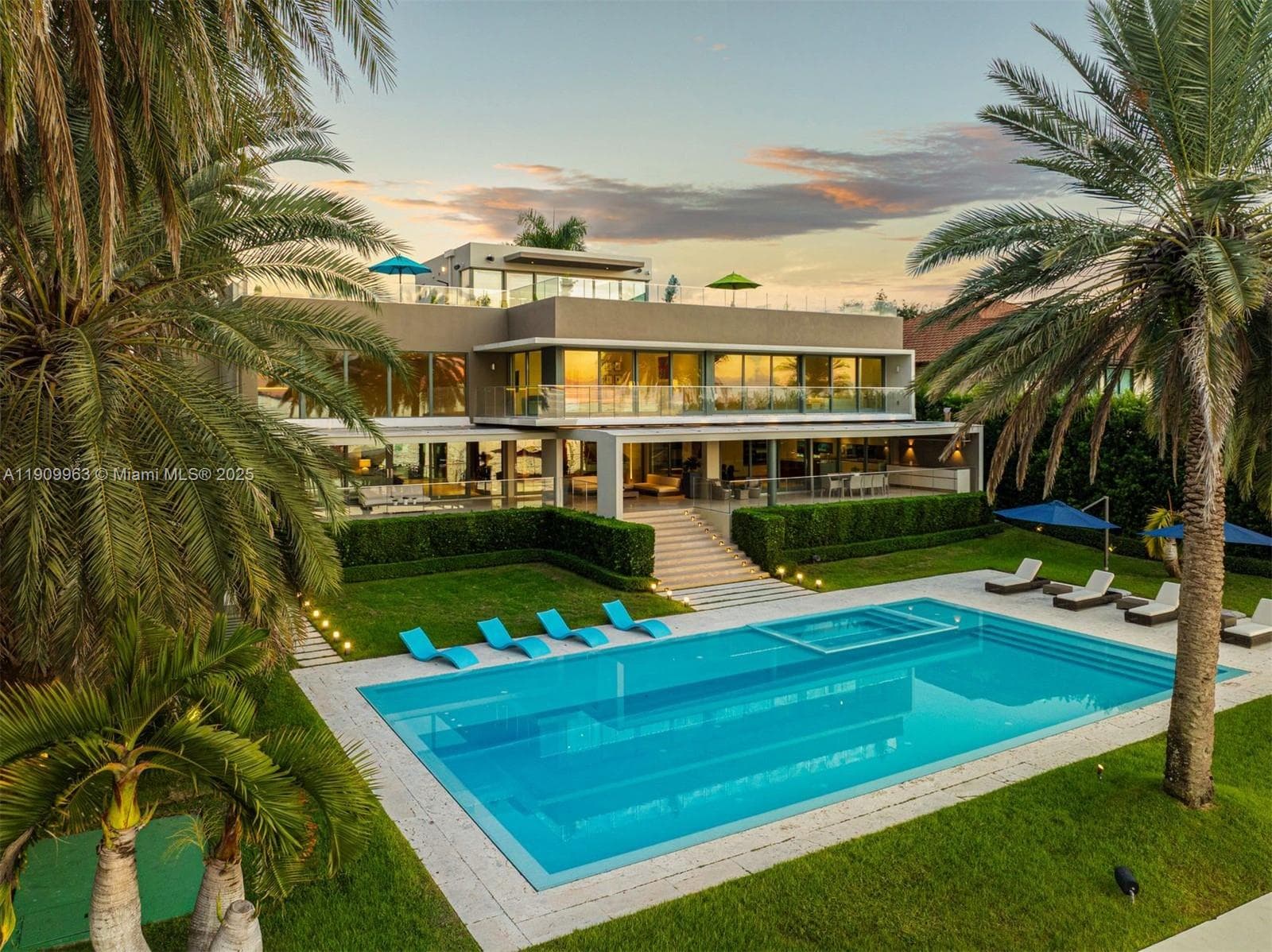 360 Harbor Dr photo 1