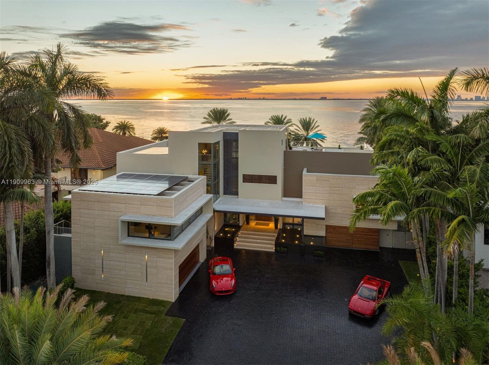 360 Harbor Dr photo 5