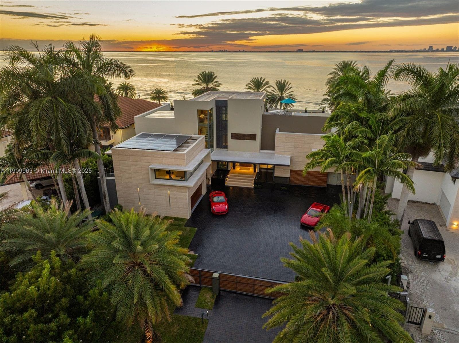 360 Harbor Dr photo 8