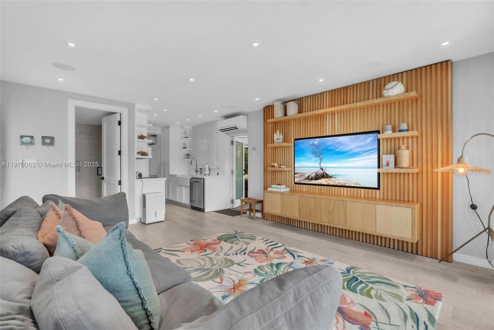 165 Ocean Dr photo 23
