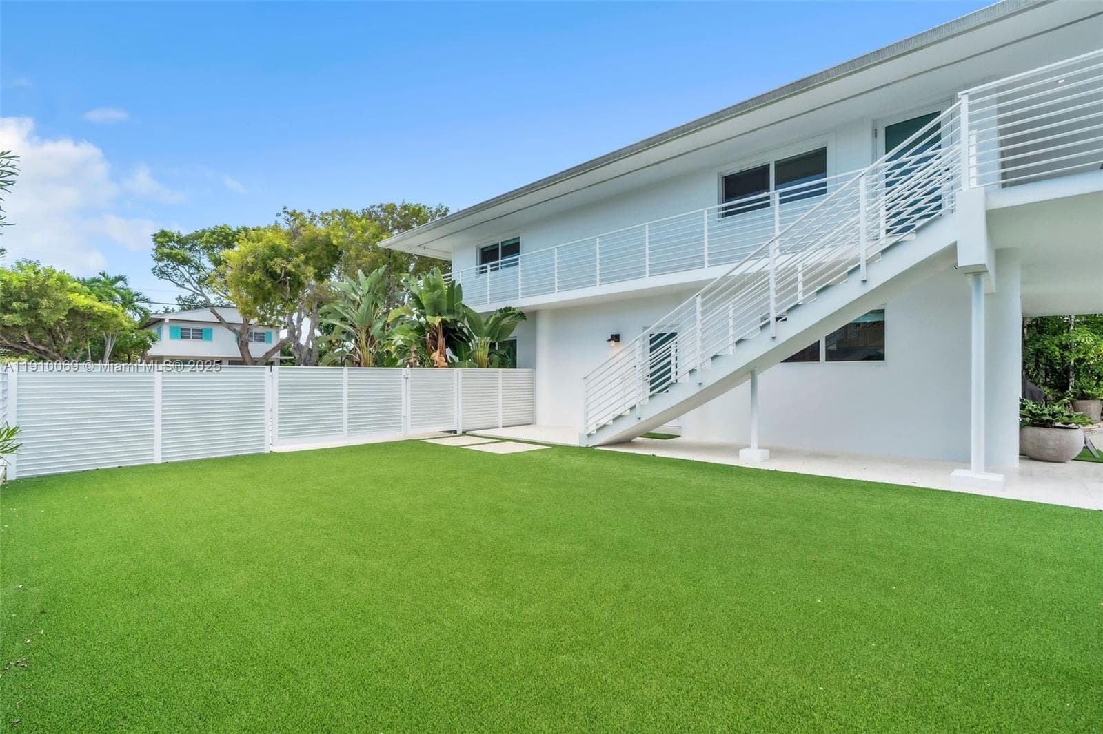 165 Ocean Dr photo 7